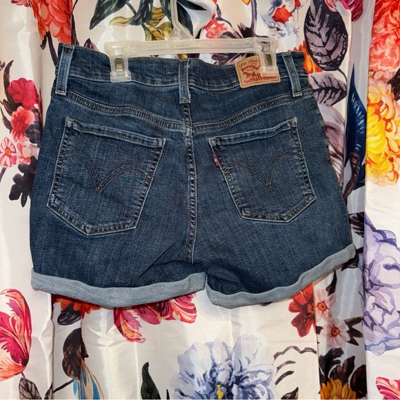 Levi’s Woman’s Mid Length Denim Shorts - Picture 2 of 6